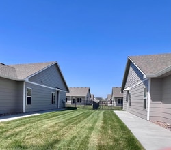 3907 S Bluelake Ct in Wichita, KS - Building Photo - Building Photo