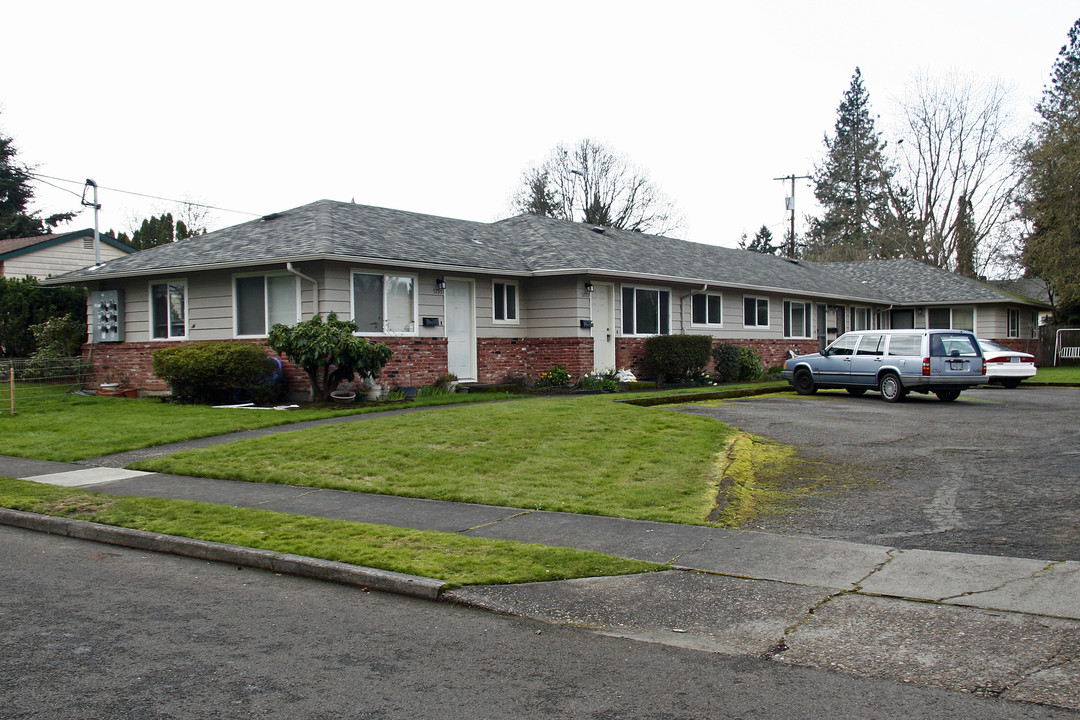 5795 SW Tucker Ave in Beaverton, OR - Building Photo