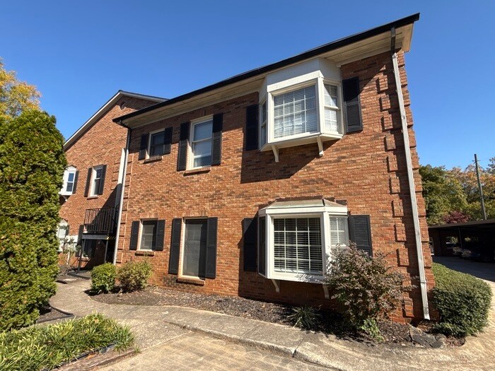 1016 Queens Rd in Charlotte, NC - Building Photo