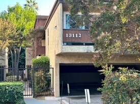 13112 Moorpark St in Los Angeles, CA - Building Photo