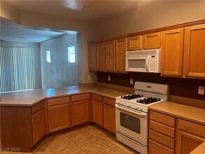 2747 Lochleven Way in Henderson, NV - Building Photo - Building Photo