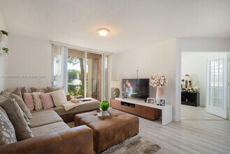 12160 St.Andrews Pl in Miramar, FL - Foto de edificio - Building Photo