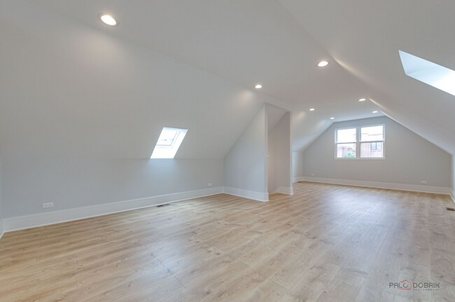 property at 1746 N California Ave
