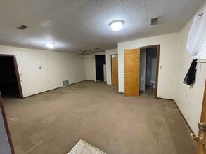 710 N Ash St in Nevada, MO - Building Photo - Building Photo
