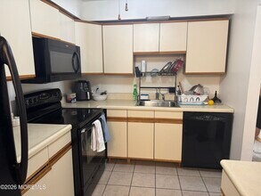 6 Northrup Dr in Brick, NJ - Building Photo - Building Photo