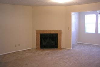 Vista Pointe Apartments in Macon, GA - Building Photo - Interior Photo