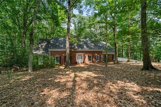 80 Cliffcreek Trce NE in Atlanta, GA - Foto de edificio - Building Photo