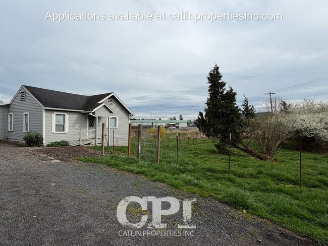 5824 Ocean Beach Hwy in Longview, WA - Building Photo - Building Photo