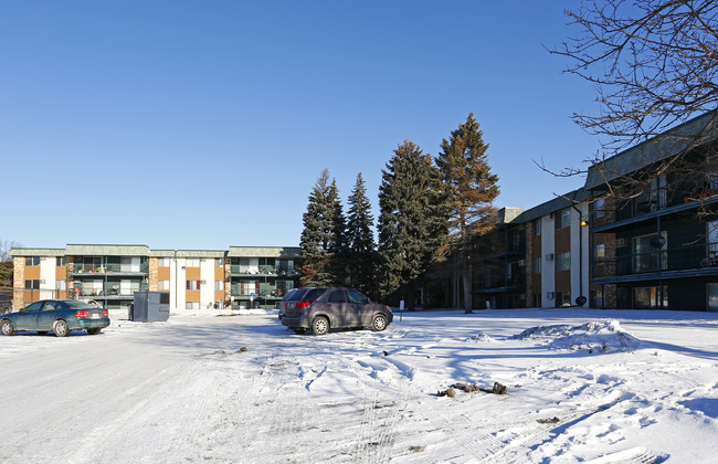 New Brighton View in New Brighton, MN - Building Photo - Building Photo