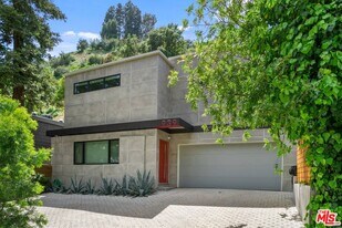 939 N Beverly Glen Blvd in Los Angeles, CA - Building Photo