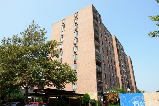 Wisteria Plaza in Flushing, NY - Building Photo - Building Photo