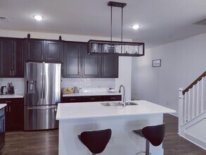 472 Clark Creek Ln in Cary, NC - Building Photo - Building Photo
