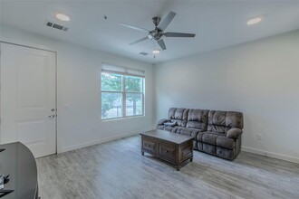7805 Cooper Ln in Austin, TX - Building Photo - Building Photo