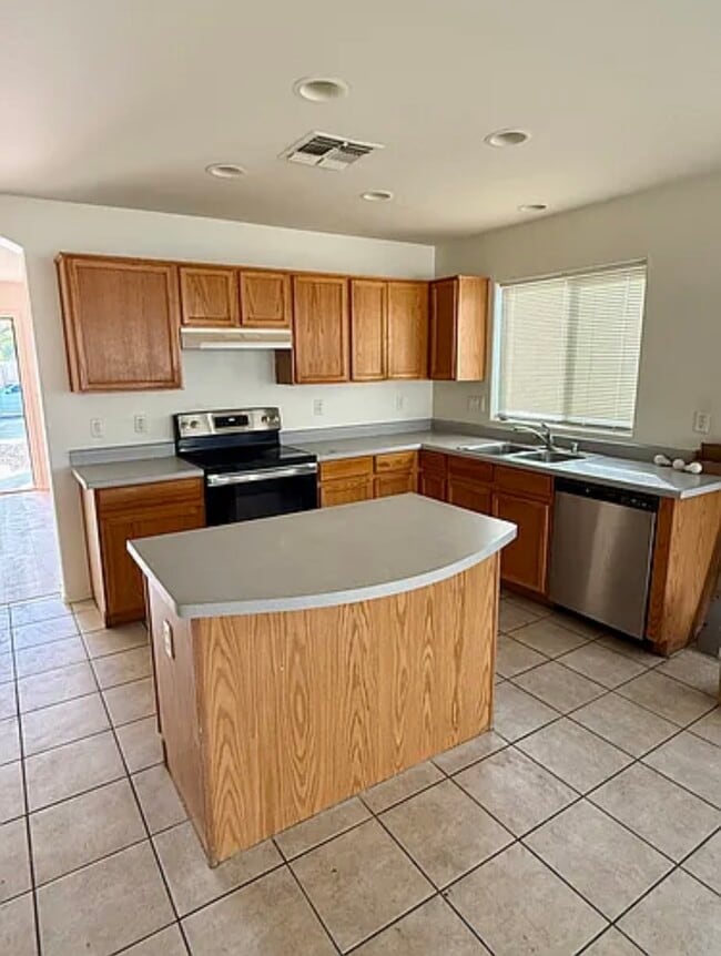 10810 W Edgemont Ave in Avondale, AZ - Foto de edificio - Building Photo