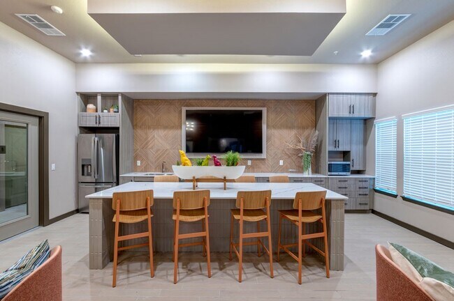 4611 N Interstate 35 Frontage Rd