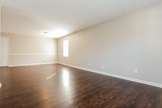 4711 Pebble Ct in Buford, GA - Foto de edificio - Building Photo