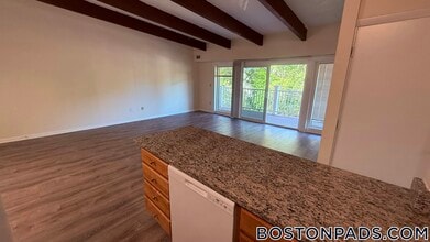 2 Westgate Dr in Woburn, MA - Building Photo - Building Photo