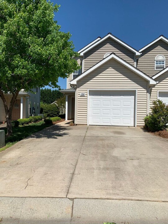 128 Clusters Cir in Mooresville, NC - Building Photo