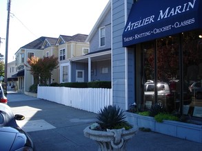 211 San Anselmo Ave in San Anselmo, CA - Foto de edificio - Building Photo