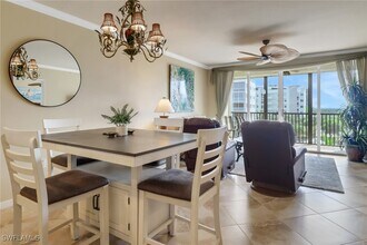 4421 Bay Beach Ln in Fort Myers Beach, FL - Foto de edificio - Building Photo