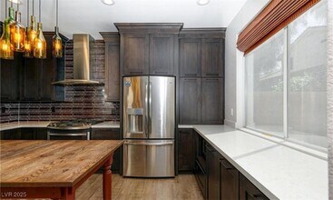 135 Pebble Ridge Rd in Henderson, NV - Building Photo - Building Photo