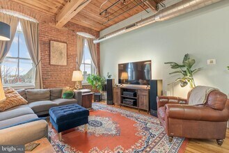 2551 Trenton Ave in Philadelphia, PA - Foto de edificio - Building Photo