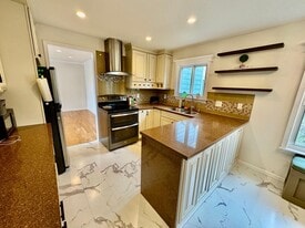 318 Michelle Ln in Daly City, CA - Building Photo