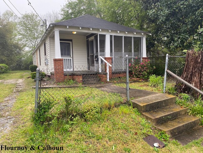 property at 2928 Baldwin St