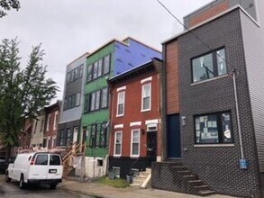 2217 Reed St in Philadelphia, PA - Building Photo - Building Photo