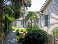 318 E Ashley Ave in Folly Beach, SC - Foto de edificio - Building Photo