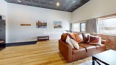 113 N Lancey St in Pittsfield, ME - Foto de edificio - Building Photo