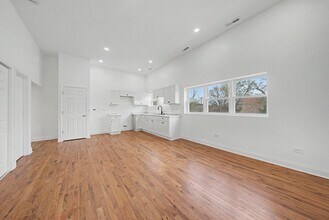 7600 S Marquette Ave in Chicago, IL - Building Photo - Building Photo