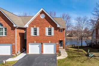 Ethan's Glen Townhome Community in Palatine, IL - Building Photo - Building Photo