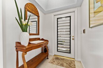 527 Brackenwood Pl in Palm Beach Gardens, FL - Building Photo - Building Photo