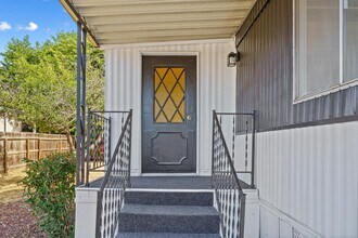 5505 W Tulare Ave in Visalia, CA - Building Photo - Building Photo