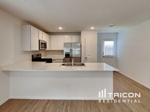 3009 Twisted Myrtle Dr in Conroe, TX - Building Photo - Building Photo