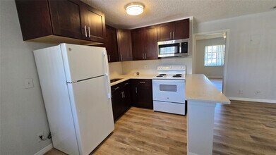 416 Lakeside Dr in Margate, FL - Building Photo - Building Photo