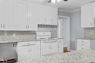 1307 Ash Ln in Kilgore, TX - Foto de edificio - Building Photo