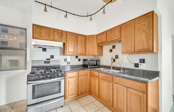 2258 N Central Ave, Unit 2258 n central in Chicago, IL - Foto de edificio - Building Photo