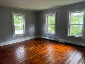 29 Hall Pl in Exeter, NH - Building Photo - Building Photo