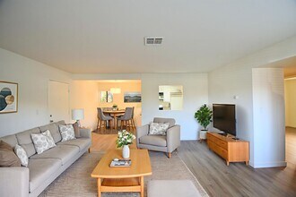 5617 Woodman Ave in Los Angeles, CA - Building Photo - Building Photo