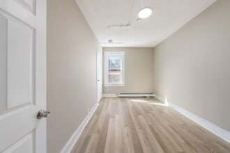 50 1/2 Common St in Lawrence, MA - Building Photo - Building Photo