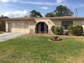 8801 N Bermuda Dr in Miramar, FL - Building Photo