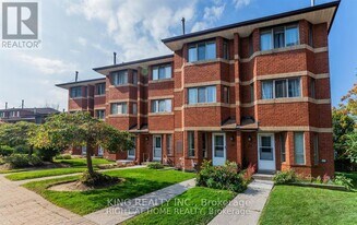 2472 Eglinton Ave E in Toronto, ON - Building Photo