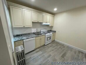 194 Kelton St, Unit 1 in Boston, MA - Building Photo - Building Photo
