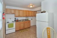 Building Photo - Eleven Oaks Apartamentos in Louisville, Kentucky