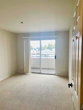 535 Pierce St, Unit 5408 in Albany, CA - Building Photo - Building Photo