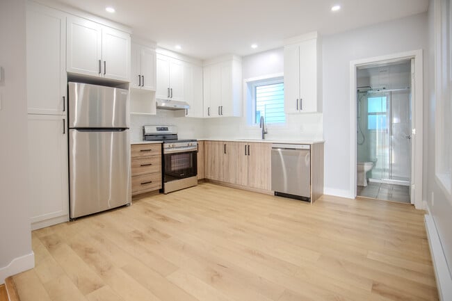 property at 244 Rue Notre-Dame-de-l'île