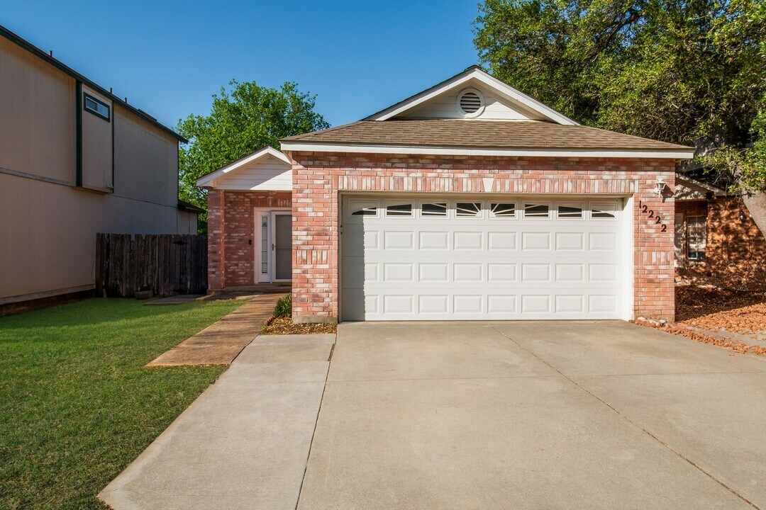 12222 Netherwood Ln in San Antonio, TX - Building Photo