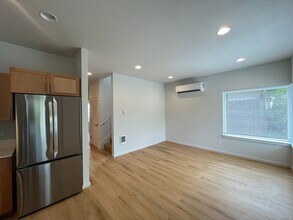 5685 N Willamette Blvd in Portland, OR - Building Photo - Building Photo